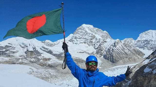 বিশ্বরেকর্ড গড়ে সপ্তম বাংলাদেশি হিসেবে শাকিলের এভারেস্ট জয়