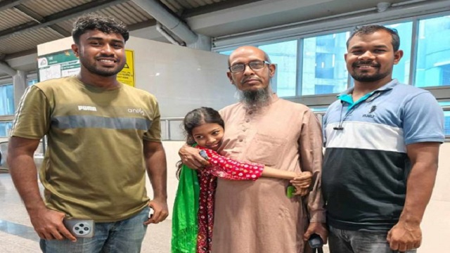 ভিড়ের শহরে মানবিকতার আলো: মেট্রোরেলে হারিয়ে যাওয়া মেয়েকে ফিরে পেলেন বাবা