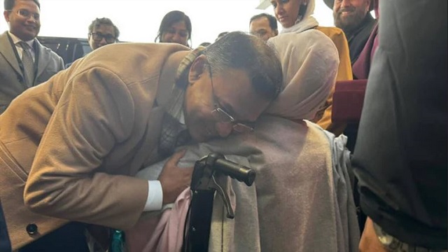 দীর্ঘ সাড়ে ৭ বছর পর মা-ছেলের দেখা, আবেগঘন মুহূর্ত