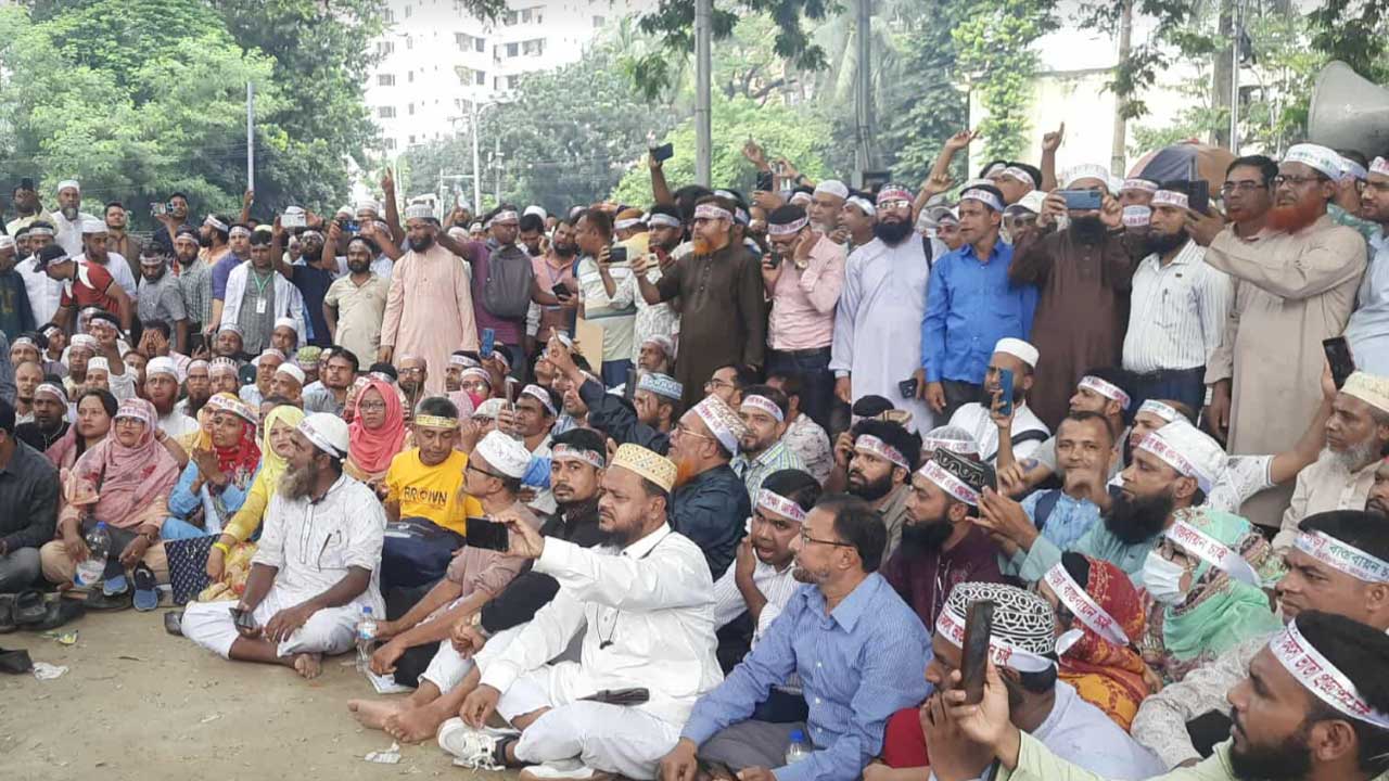 'মার্চ টু সচিবালয়' অংশ নিতে হাজার হাজার শিক্ষক একত্রিত হচ্ছে