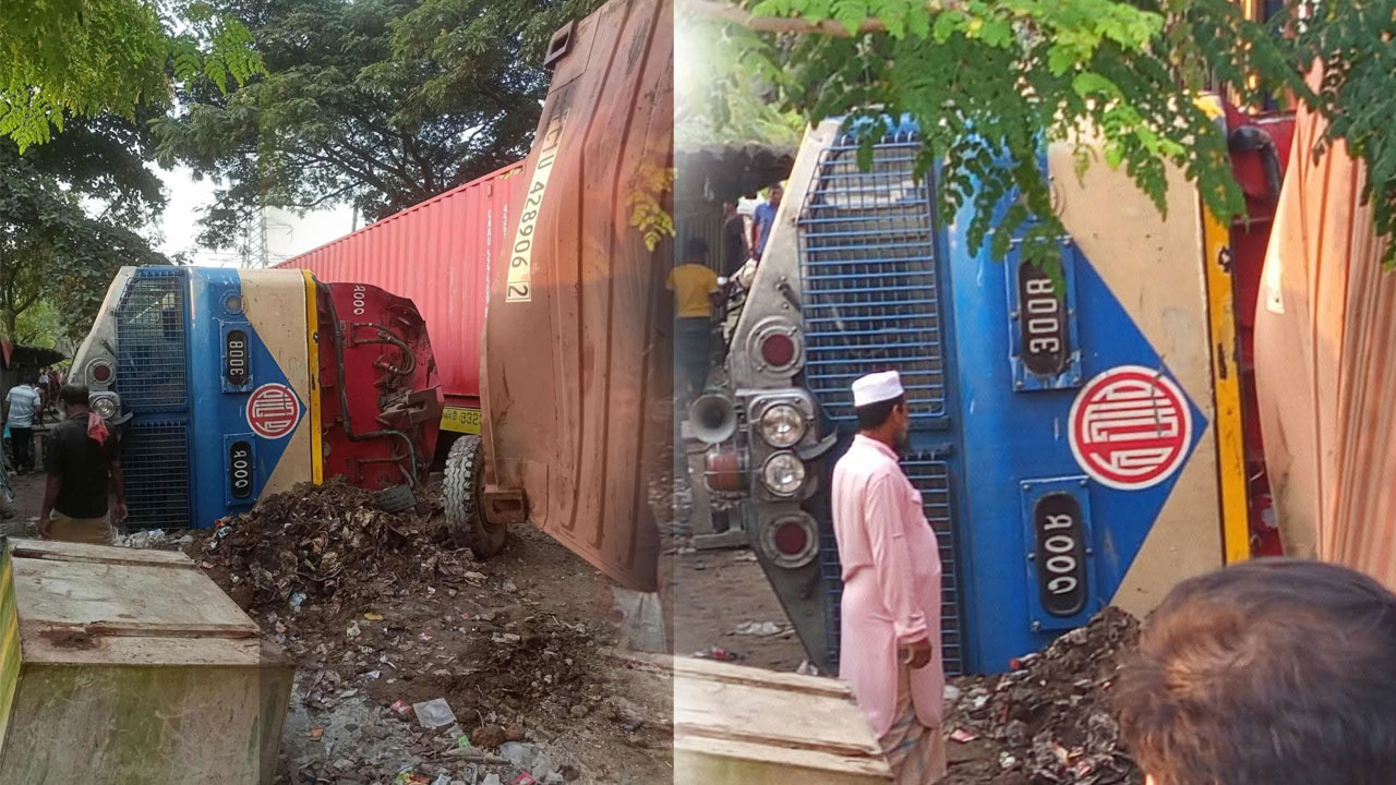 চট্টগ্রামের সাগরিকায় ট্রাকের ধাক্কায় লাইনচ্যুত মালবাহী ট্রেন, নিহত-১