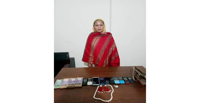 কাজের বুয়া সেজে বাড়িতে ঢুকে চুরি অবশেষে আটক