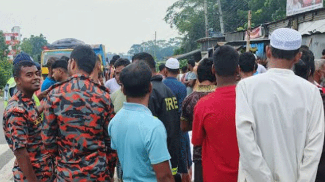 ফরিদপুরে বাস-মাহেন্দ্র মুখোমুখি সংঘর্ষে নিহত ৫