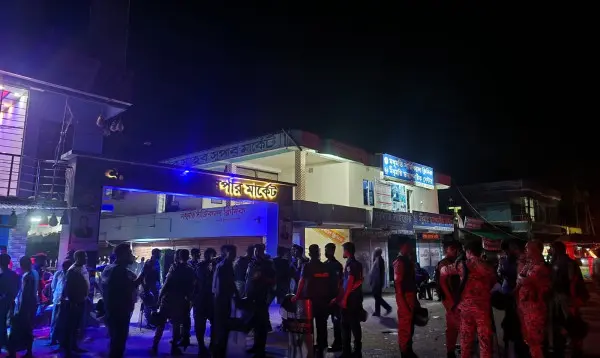 গোপালগঞ্জে ভাড়া নিয়ে ত্রিমুখী সংঘর্ষে আহত ২০