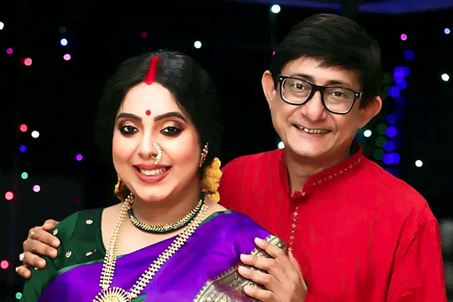 কাঞ্চন মল্লিকের মাকে নিয়ে কটূক্তি, থানায় মামলা দায়ের