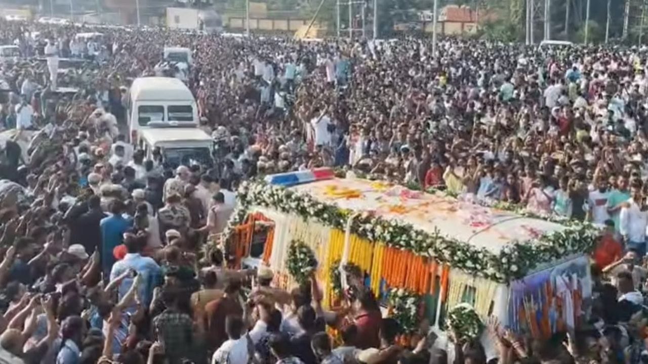 গুৱাহাটিতে জুবিন গার্গ এর শেষ শ্রদ্ধায় মানুষের ঢল