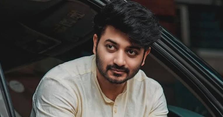 জীবিকার সন্ধানে দেশ ছাড়লেন বাপ্পি চৌধুরী