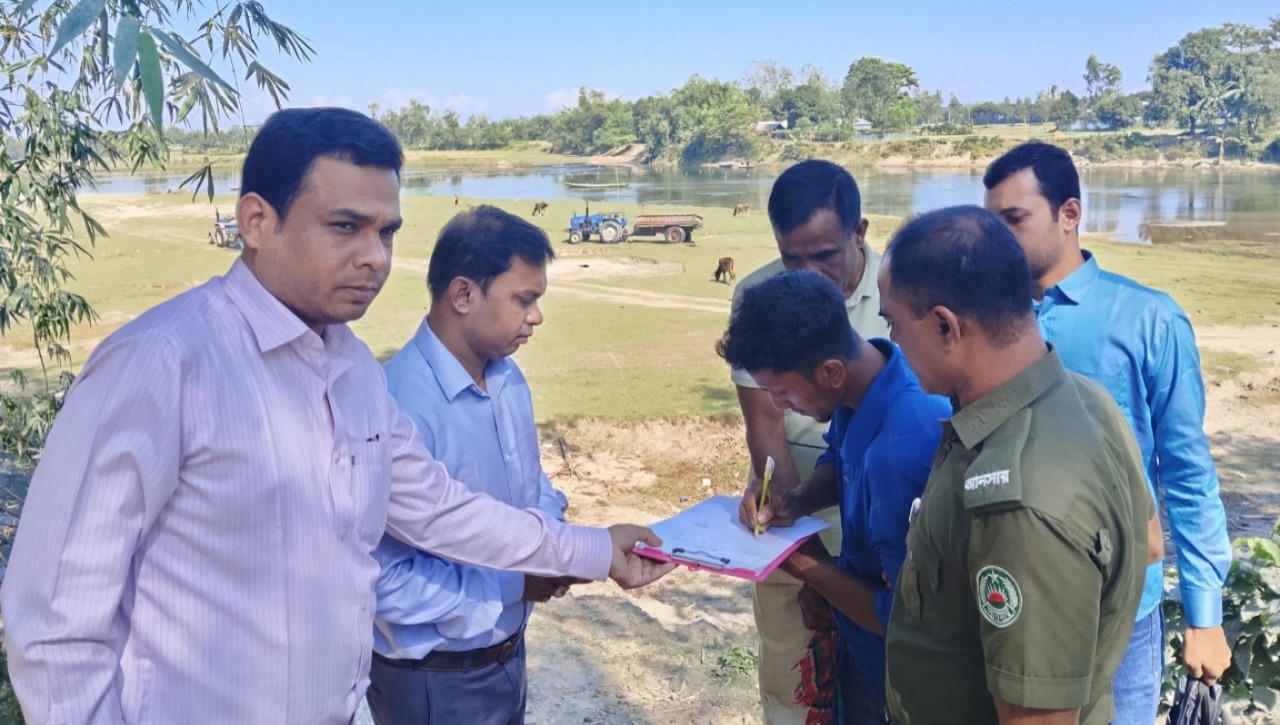 পাটগ্রামে অবৈধ বালু উত্তোলনের অপরাধে তিনজনকে কারাদণ্ড