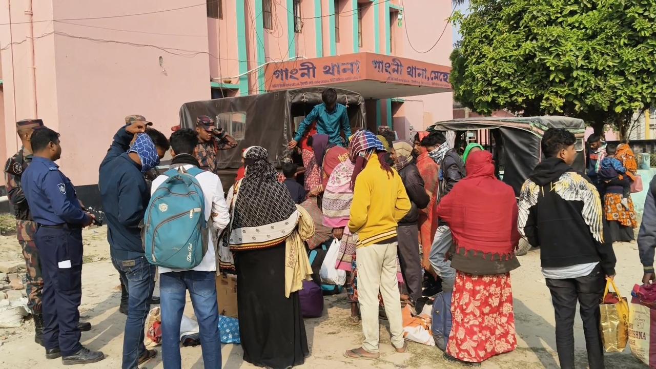 ভারতীয় বিএসএফ পুশ-ইন করে ফিরিয়ে দিয়েছে ৩০ বাংলাদেশিকে
