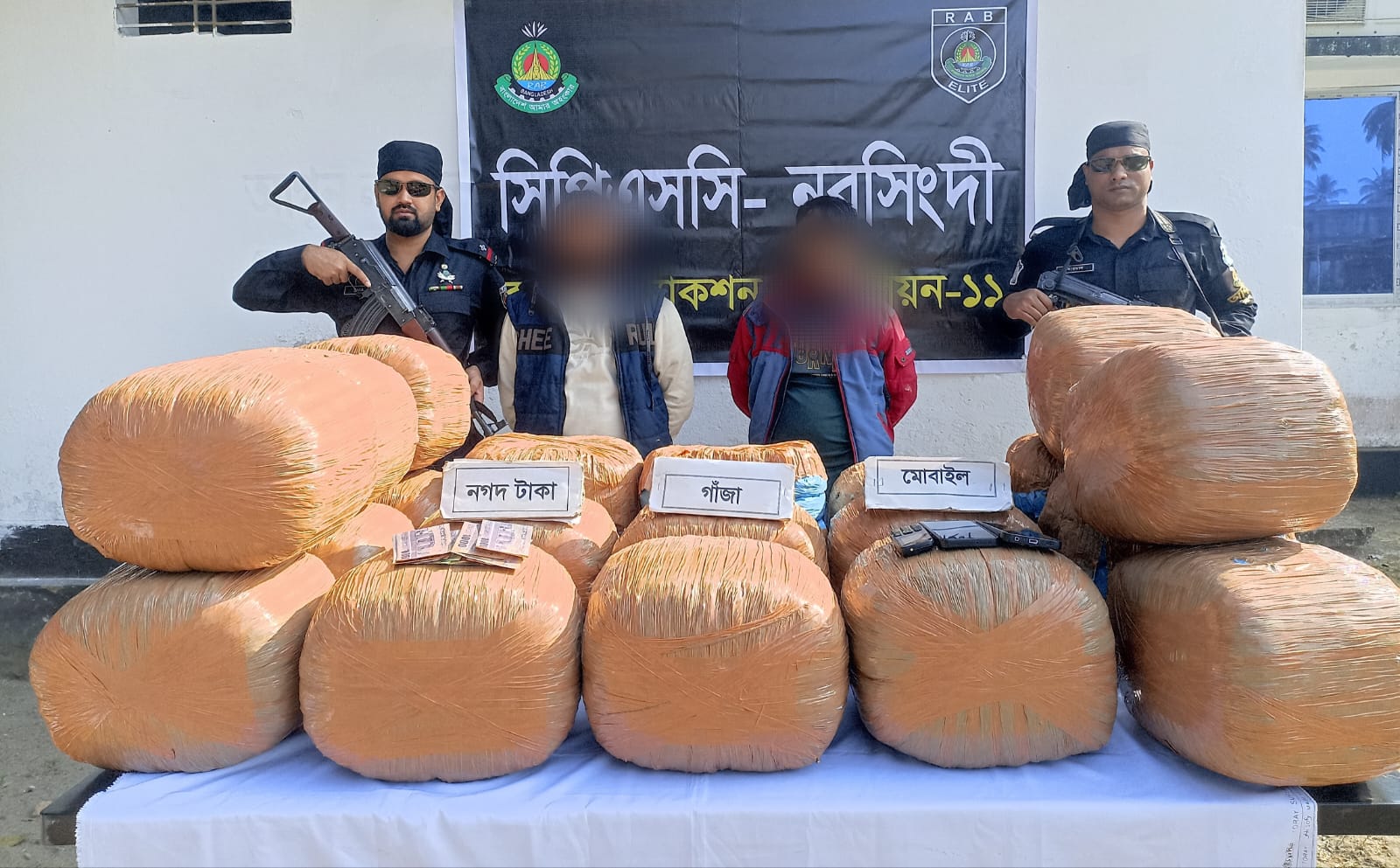 রায়পুরায় কভার্ড ভ্যান ভর্তি ১০০ কেজি গাঁজাসহ দুই কারবারি আটক