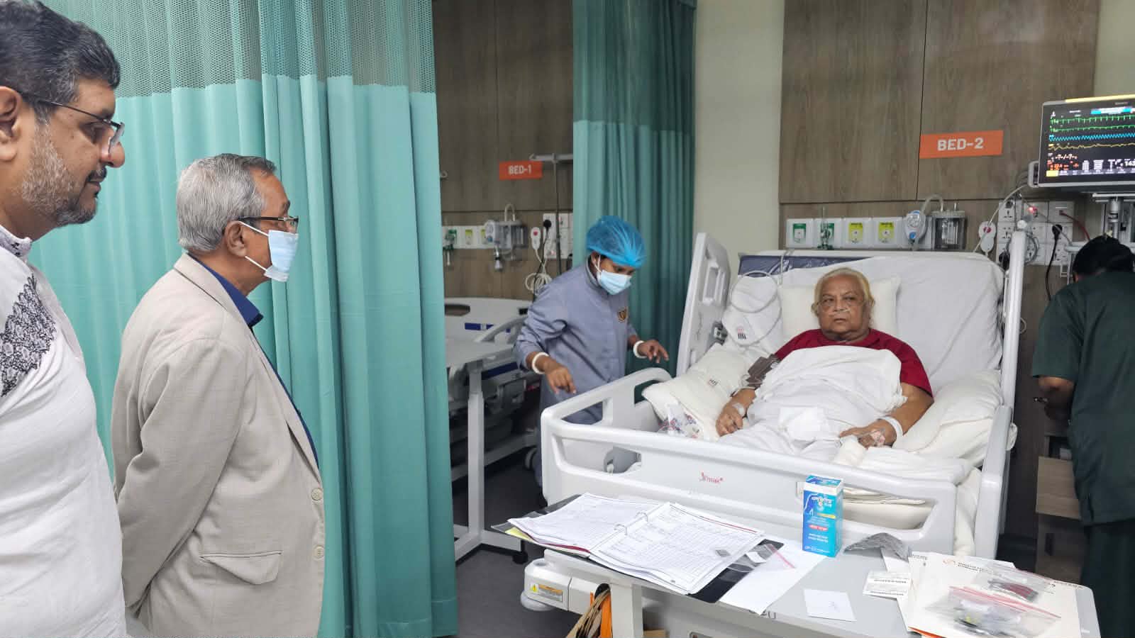 হাসপাতালে চিকিৎসাধীন সেলিনা রহমানকে দেখতে গেলেন বিএনপি ভাইস চেয়ারম্যান জয়নুল আবেদীন