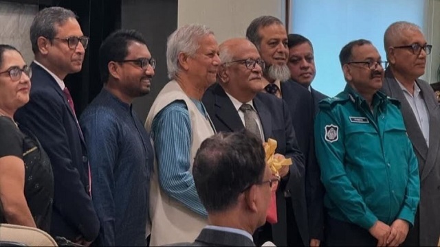 চার সংস্কার কমিশনের প্রতিবেদন দাখিল