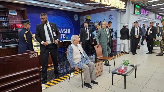 প্রবাসী শ্রমিকদের জন্য বিশেষ লাউঞ্জ উদ্বোধন করলেন প্রধান উপদেষ্টা