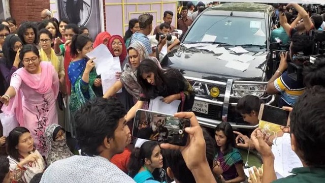 ডাকসু ভোটে অনিয়মের অভিযোগে উত্তপ্ত ক্যাম্পাস