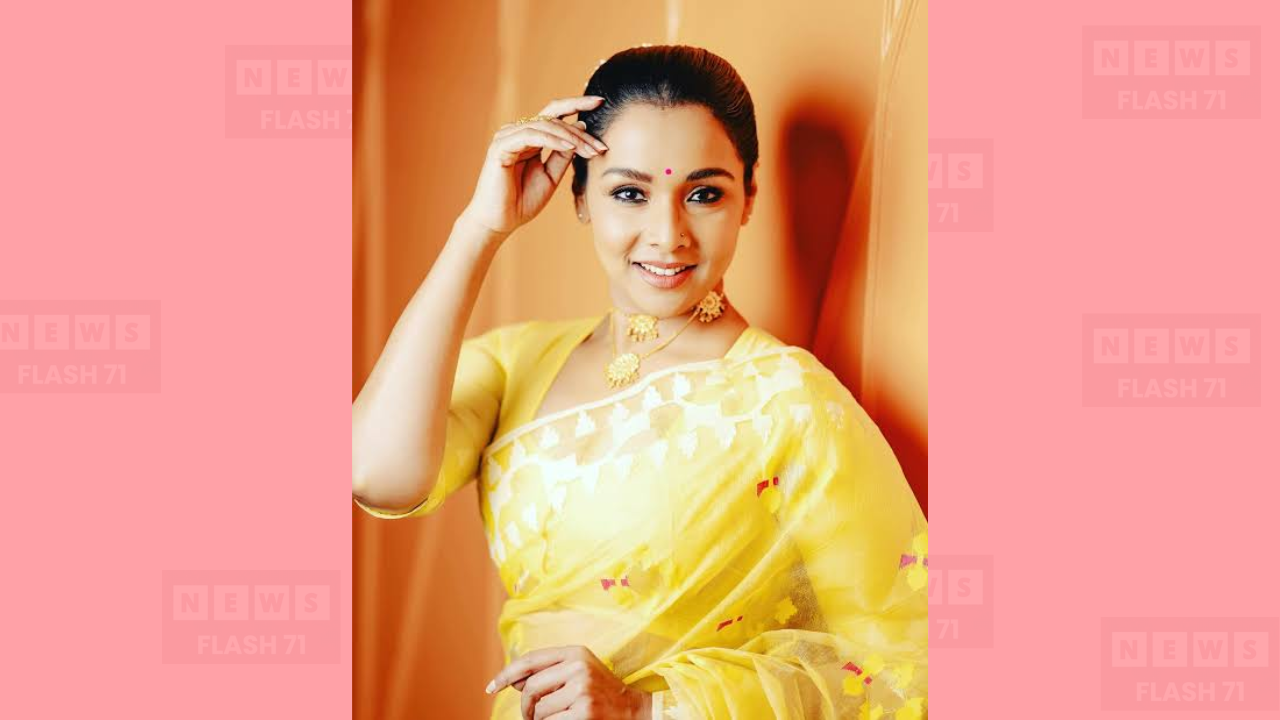আবারও ট্রেন্ডিং এ রুনা খান।