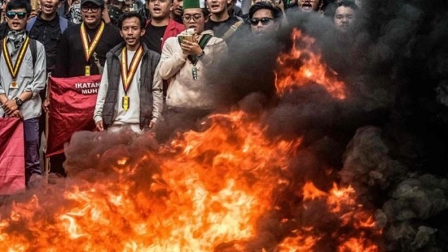 ইন্দোনেশিয়ায় বিক্ষোভে নিহত ৬, নিখোঁজ ২০ জন