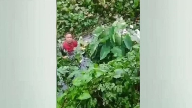 ছাত্র-জনতার ভয়ে ডোবায় ঝাঁপ দিলেন সাবেক মেয়র, অতঃপর...