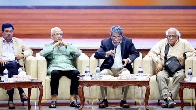 রাজনীতিতে নতুন অধ্যায়: একসঙ্গে প্রধানমন্ত্রিত্ব ও দলীয় নেতৃত্ব নয়