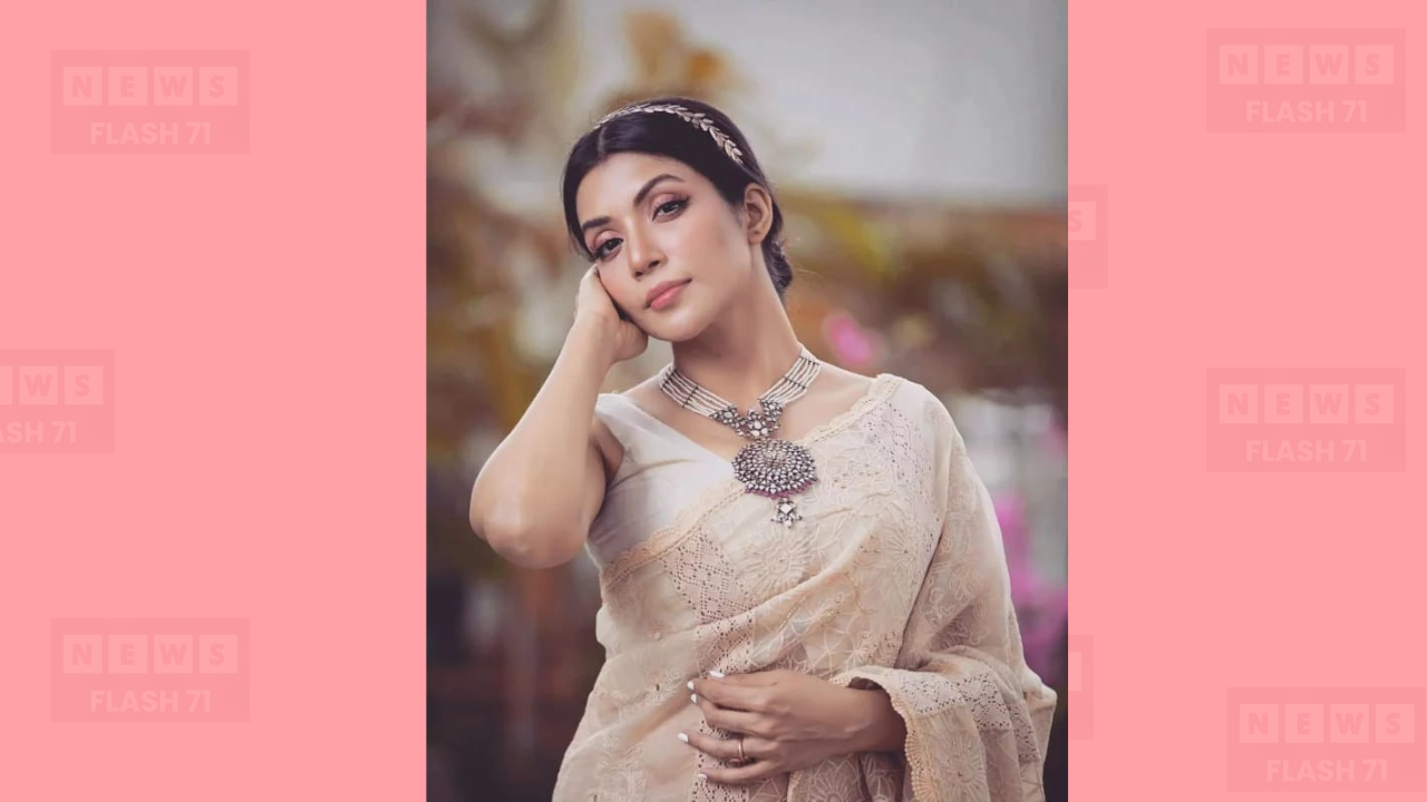 কলকাতার অলিতে-গলিতে নওশাবার আত্মা ঘুরে।