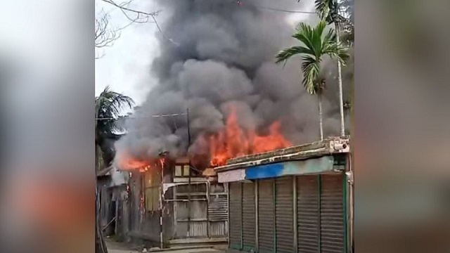 ধর্ম নিয়ে কটূক্তি: কুমিল্লায় ৪ মাজারে হামলা-আগুন!