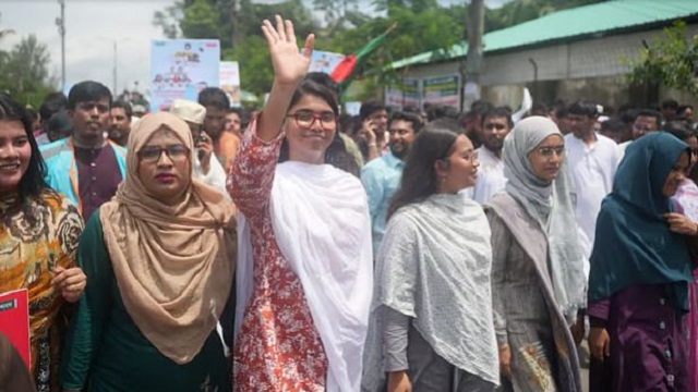 ভোটের মাঠে নতুন ট্রেন্ড ক্রাউডফান্ডিং: পকেট নয়, জনতার টাকা!