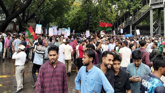 সাম্য হত্যার বিচারের দাবিতে শাহবাগে ছাত্রদলের অবরোধ, তীব্র যানজট