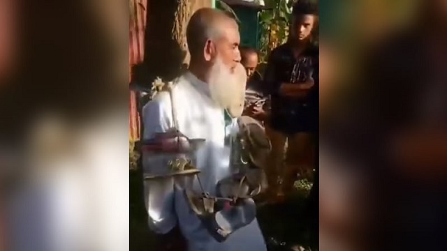 যৌন নিপীড়নের অভিযোগে মুক্তিযোদ্ধাকে জুতার মালা! নেপথ্যে কী?