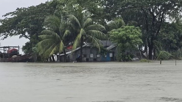 ৬০ কিমি বেগে ধেয়ে আসছে ঝড়! আজ সাত জেলায় তাণ্ডবের আশঙ্কা
