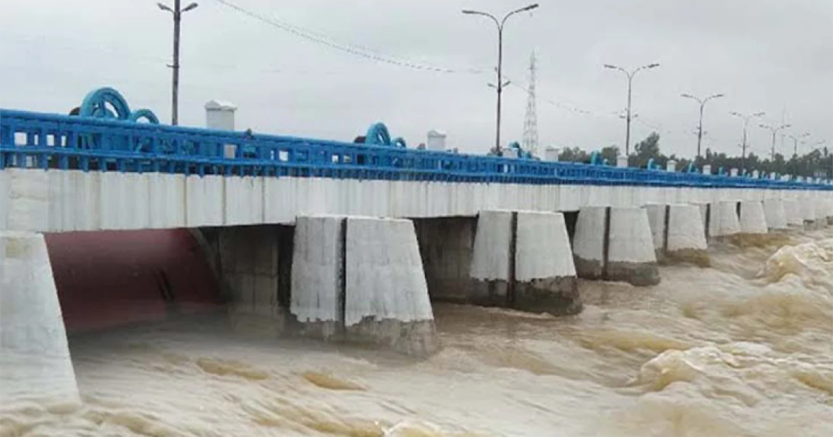 ভারী বর্ষণ ও পাহাড়ি ঢলে তিস্তায় পানি বৃদ্ধি, ঝুঁকিতে নিম্নাঞ্চল