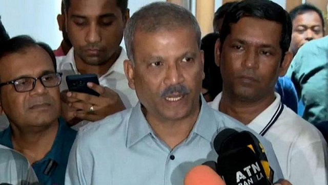 সরকার নিরপেক্ষ ভূমিকায়: দাবি আইন উপদেষ্টা আসিফ নজরুলের