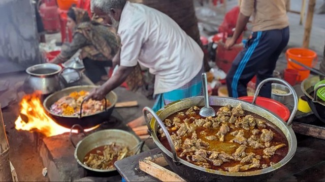 মাটির চুলায় হাঁস ভুনা, নীলা মার্কেটে তীর্থের মতো ভিড়
