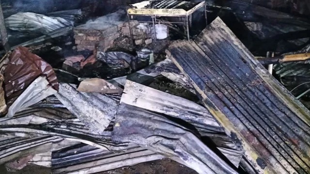 নোয়াখালীতে পুড়ে ছাই ১৮ দোকান, আগুনের সূত্রপাত কিভাবে?