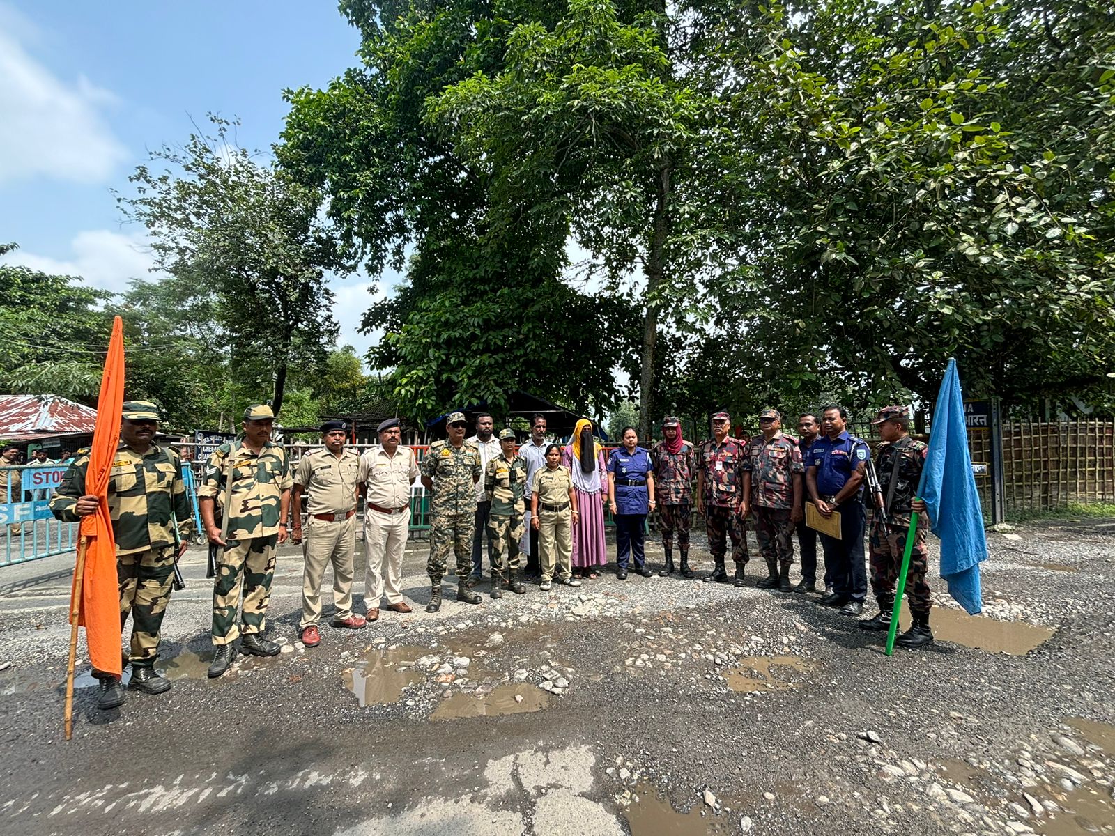 প্রেমে ব্যর্থ হয়ে ৫দিন পর প্রেমিকা ফিরলেন নিজ দেশে।