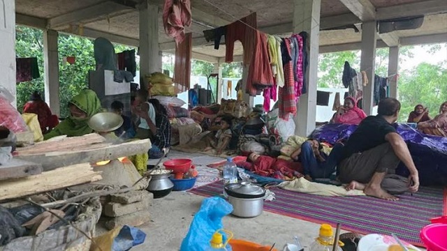 ভাসছে ঘর, ভাসছে জীবন—বাঁচার লড়াইয়ে ফেনীর বানভাসি মানুষ