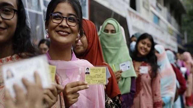 ডাকসু ভোটগ্রহণ: তরুণদের গণতন্ত্র উদযাপনে উৎসবমুখর