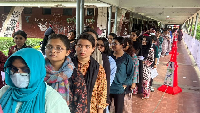 দেড় যুগ পর ডাকসু ভোট, তরুণদের হাতে গণতন্ত্রের শপথ