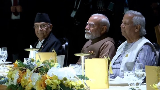 নৈশভোজের টেবিলে ইউনূস-মোদি পাশাপাশি, বরফ কী গলবে?