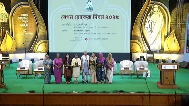 ৪ নারীর হাতে রোকেয়া পদক তুলে দিলেন প্রধান উপদেষ্টা ড. ইউনূস
