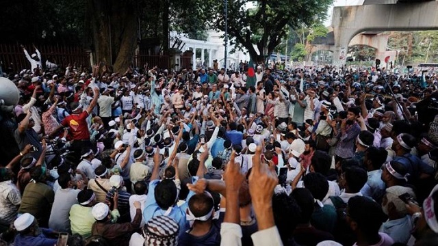 আন্দোলনরত শিক্ষকরা ফের শহীদ মিনারে, শাহবাগে ‘ব্লকেড’ কর্মসূচির ঘোষণা