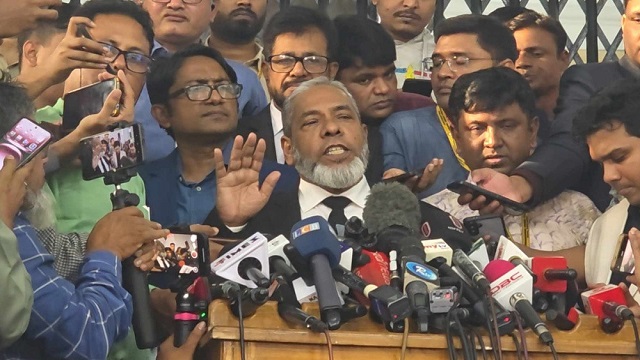 হাসিনার ফাঁসির রায়ে কষ্ট: জানালেন আইনজীবী আমির হোসেন