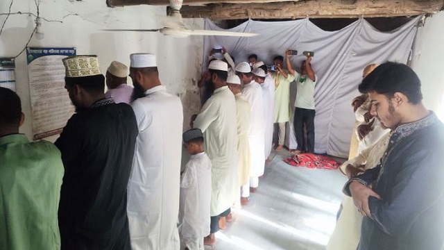সৌদি আরবের সাথে মিল রেখে সাতক্ষীরার ২০ গ্রামে ঈদ উদযাপন, স্থানীয়রা কী বলছেন