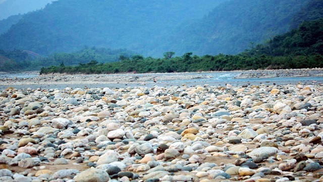 সিলেটের সাদা পাথর বিলীন, প্রশাসন নিস্তব্ধ