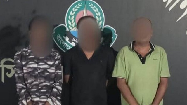 সাভারে অস্ত্র ও গুলিসহ তিন সন্ত্রাসী গ্রেপ্তার র‌্যাবের