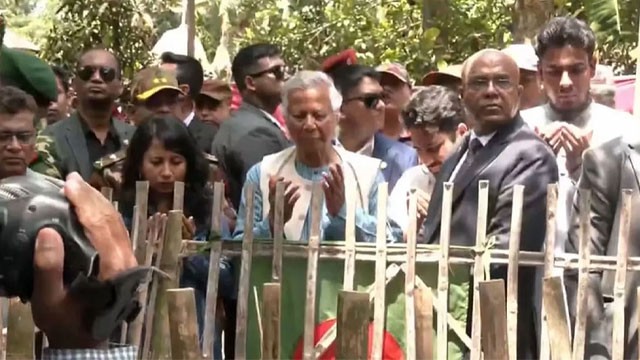 আবু সাঈদের কবর জিয়ারত করলেন ড. ইউনূস