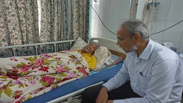 প্রবীণ সাংবাদিক শফিক রেহমান হাসপাতালে ভর্তি