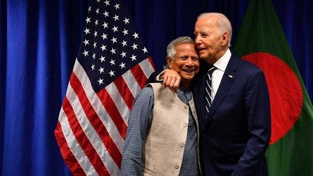 ‘আপনি তারে বুকে জড়াই ধরলেন রে ভাই’, ফরহাদ মজহারের আক্ষেপ