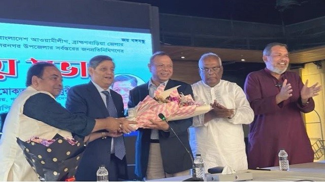 আওয়ামী লীগে যোগ দিলেন খালেদা জিয়ার সাবেক উপদেষ্টা