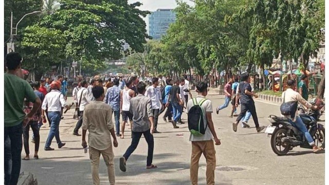 সায়েন্সল্যাবে আইডিয়াল ও ঢাকা কলেজের শিক্ষার্থীদের সংঘর্ষ