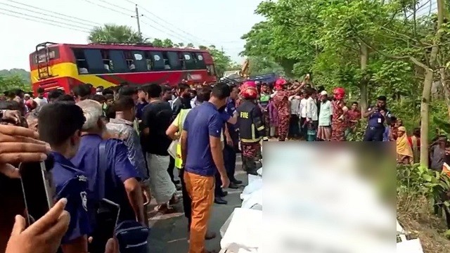 ফরিদপুরে বাস-পিকআপ ভ্যানের সংঘর্ষে নিহত ১১!