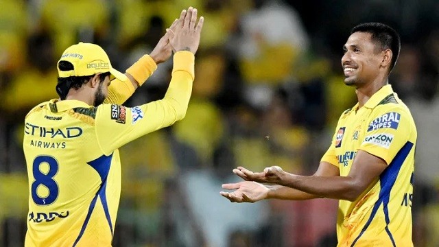৩০০ উইকেটের মাইলফলকে দ্যা ফিজ!